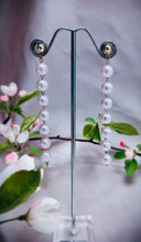 Load image into Gallery viewer, Dangly Pearl Earrings
