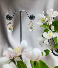 Load image into Gallery viewer, Cute White Flowery Earrings
