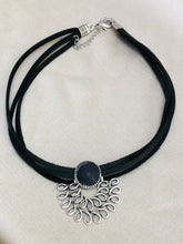 Load image into Gallery viewer, Silver Spiral Choker
