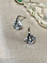 Load image into Gallery viewer, Shining Diamond Earrings
