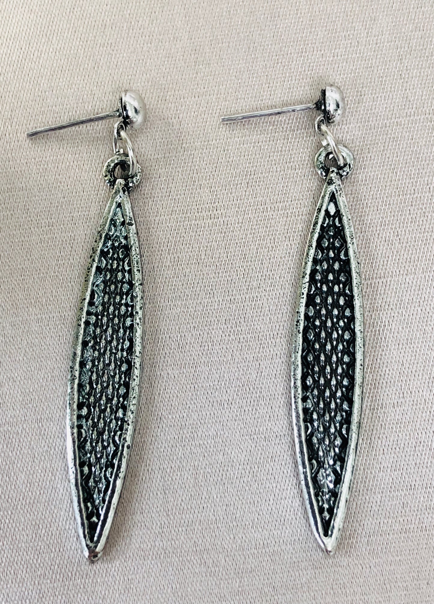 Slim Silver Leaves