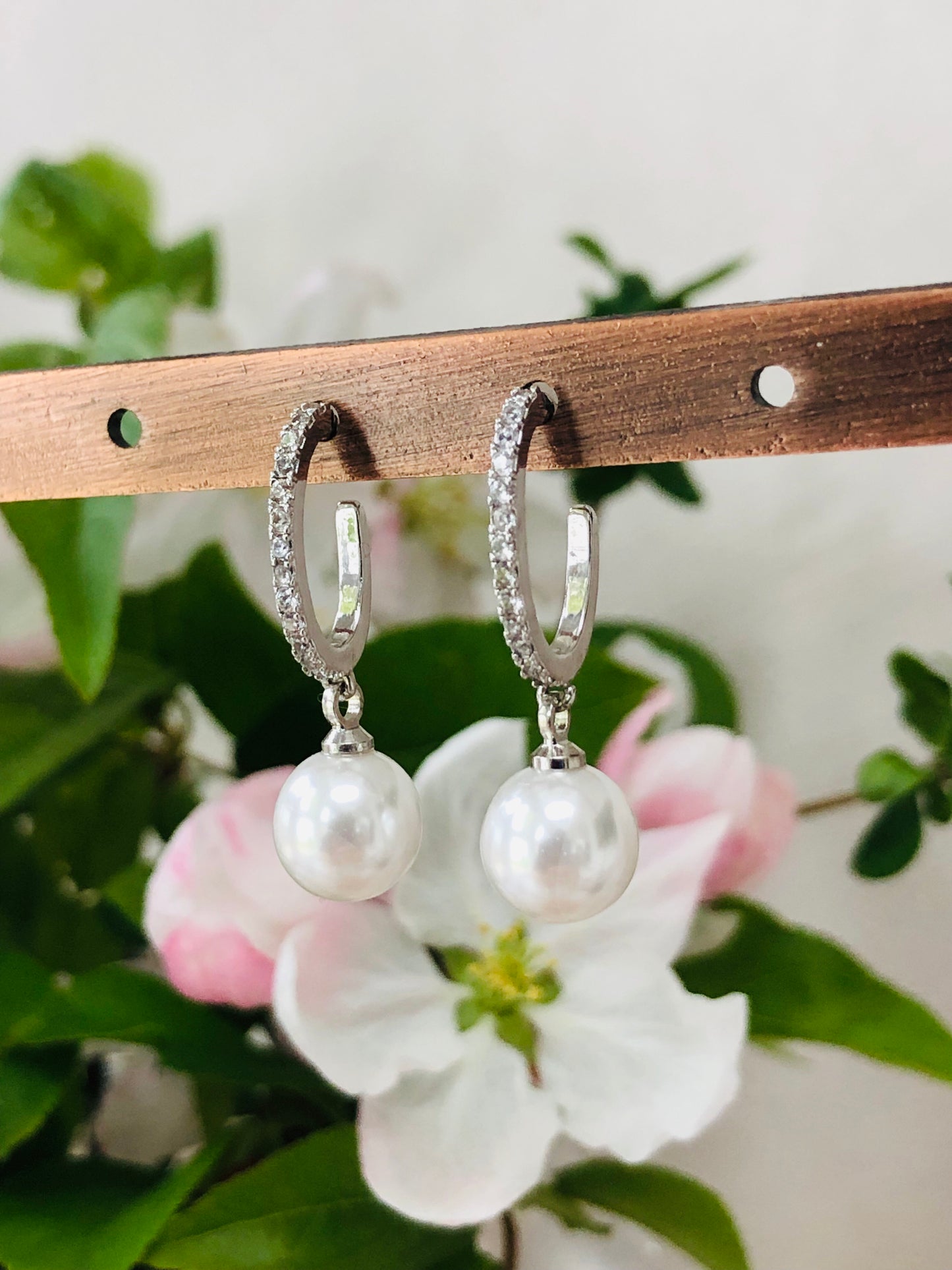 Formal Pearl and Diamonds