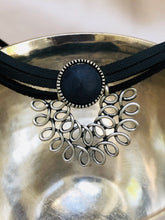 Load image into Gallery viewer, Silver Spiral Choker
