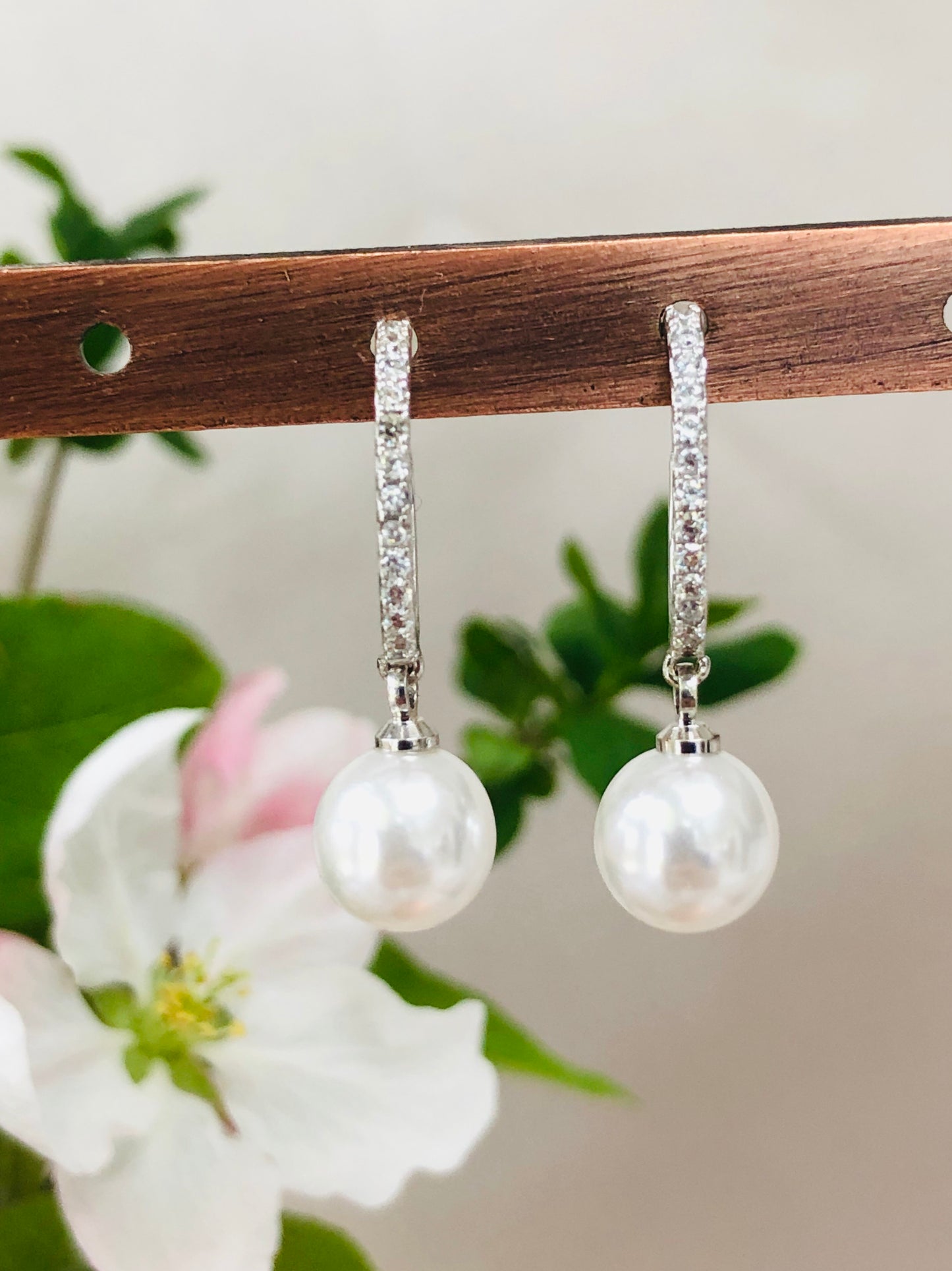 Formal Pearl and Diamonds