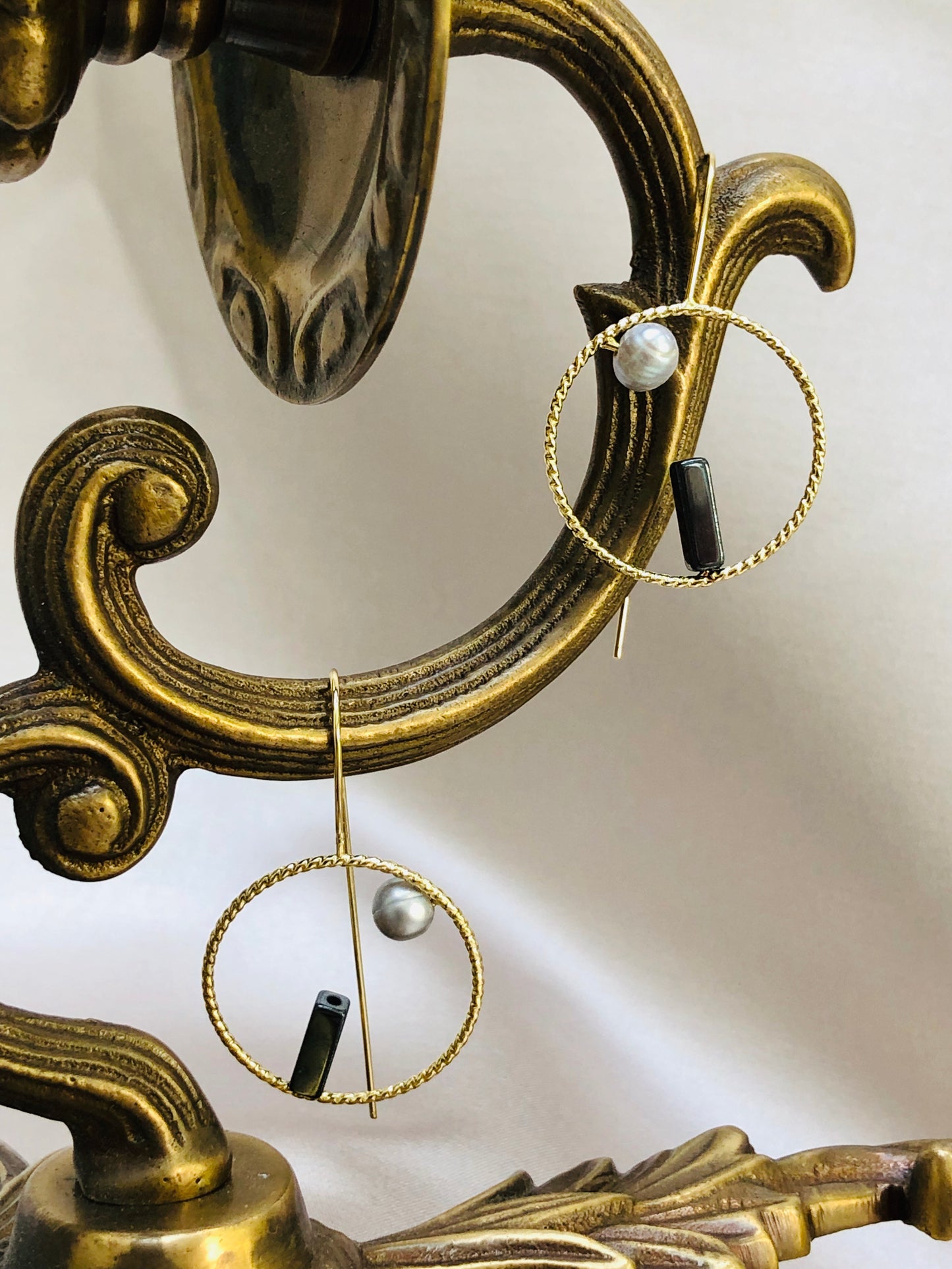 Geometric Grey Pearls