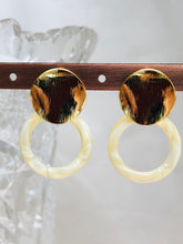 Load image into Gallery viewer, Alabaster and Gold Earrings
