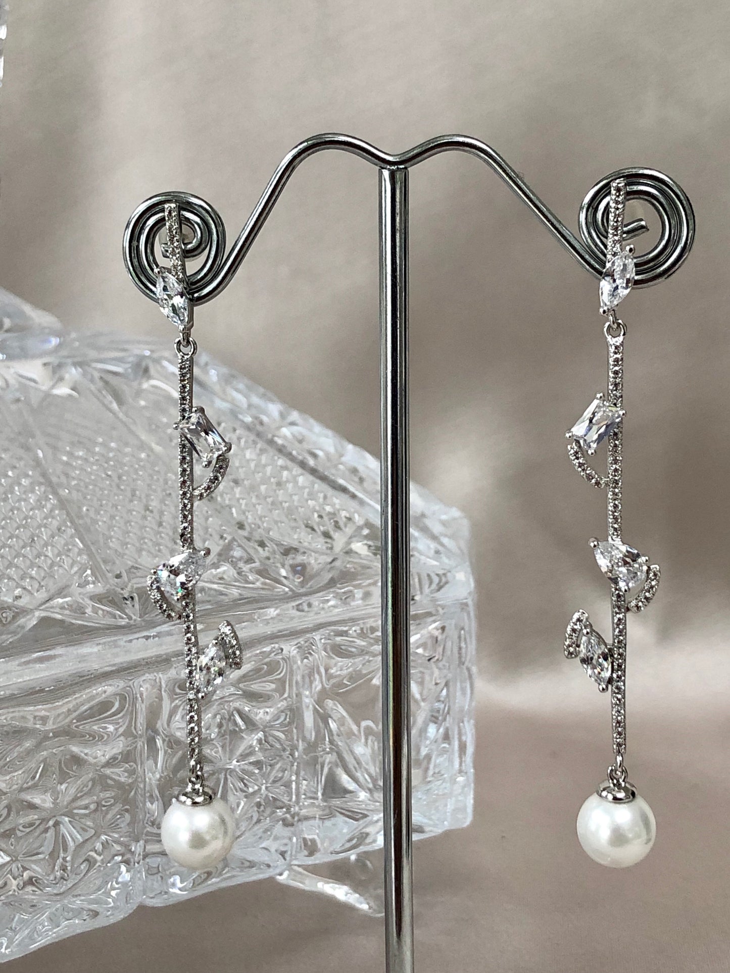 Elegant Dangling Pearl