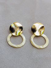 Load image into Gallery viewer, Alabaster and Gold Earrings
