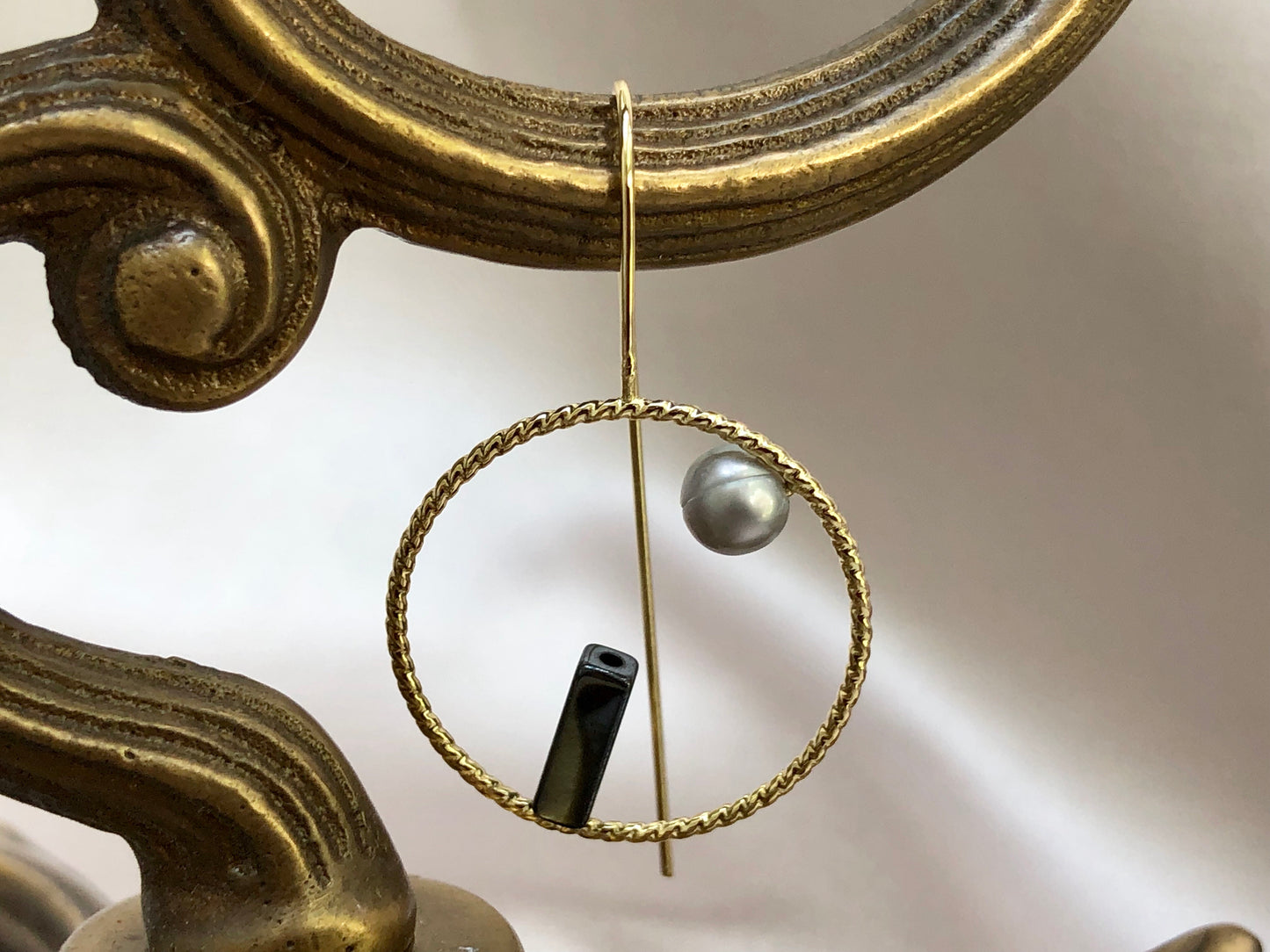 Geometric Grey Pearls